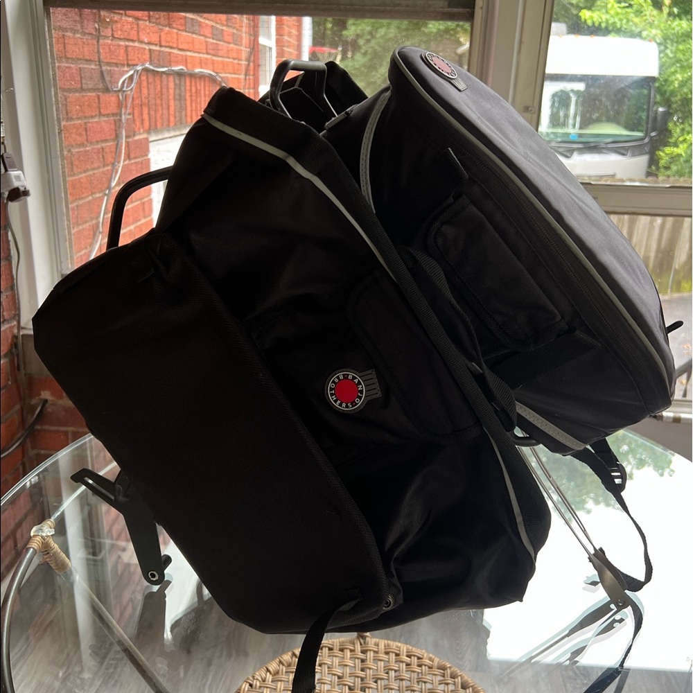 Banjo broths saddlebag system for bike